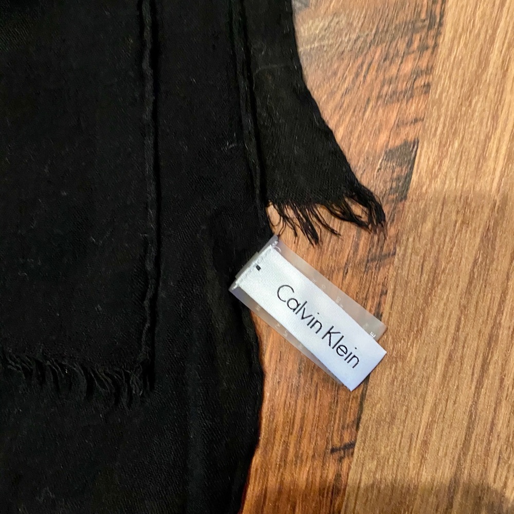 CALVIN KLEIN Black and Gray Watercolor Scarf/Wrap - Picture 2 of 8